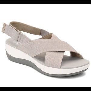 Clarks Cloudstepper Grey Sandals -NWT-Size 9/40